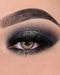 Black Eyeshadow Looks, Goth Glamour, Holographic Eyeshadow, Silver Eyeliner, Vegas Makeup, Glam Eye Makeup, Glitter Smokey Eye, Evening Eye Makeup, Pink Eyeshadow Look