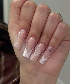 Bday Set Nails, Cute Simple Quince Nails, White French Tip Quince Nails, Quince Nails Butterflies, Quince Nail Inspo Pink, Sweet 16 Nails, J Nails