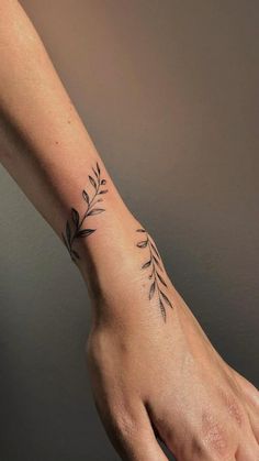 Aussaat and Pflanzen im AprilGemusegarten-Pflanzplan“Es ist April und der Garten sieht noch etwas trostlos und leer ausAber nicht mehr langeIm April stehen nämlich jede Menge Aussaaten und... Wrap Around Wrist Tattoos, Earthy Tattoos, Around Arm Tattoo, Wrap Around Tattoo, Wrap Tattoo, Elbow Tattoos, Forearm Tattoo Women, Wrist Tattoos For Women