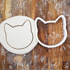 Elevate your baking with our Cat Head Face Cookie Cutter. Crafted from high-quality, food-safe durable PLA plastic, it's perfect for shaping charming cat-themed treats. Ideal for cat lovers and playful occasions, add a touch of feline charm to your cookie creations effortlessly. Cat Clay Charm, Kitten Face, Themed Treats, Cat Cookies, Cat Christmas Gift, Clay Work, Cat Themed, Cat Party, Cat Treats