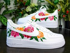 Custom flower air force one sneaker nike sneakers personalized by hand. - Shoes are included in the displayed price - New, authentic Nike Airforce 1 sneakers sent in their original box - 100% handmade work - Quality paint, resistant customs, waterproof and washable for everyday wear - Shipments as quickly as possible - A modification? Note it when validating your order. For more information, questions, requests; Do not hesitate to contact me. Email: customlyon@gmail.com Instagram: @customlyon Mo Custom Flowers, Sneaker Nike, Painted Sneakers, Nike Airforce 1, Baskets Nike, Air Force One, Force One, Custom Nikes, Air Force Ones