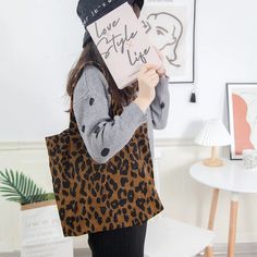 SPECIFICATIONSBrand Name: dawndessloHandbags Type: Shoulder BagsTypes of bags: Shoulder & HandbagsMain Material: CorduroyLining Material: POLYESTERShape: Casual TotePlace Of Origin: HE BEI ProvincePlace Of Origin: HE BEI ?ProvinceOrigin: Mainland ChinaCN: HubeiHardness: SOFTPattern Type: LEOPARDInterior: No PocketDecoration: noneExterior: noneOccasion: VersatileClosure Type: OPENGender: WOMENStyle: CasualNumber of Handles/Straps: two Leopard Print Bag, Retro Purse, Wedding Bag, Elegant Red, Handbag Wallet, Casual Tote, Vintage Elegant, Canvas Shoulder Bag, Types Of Bag