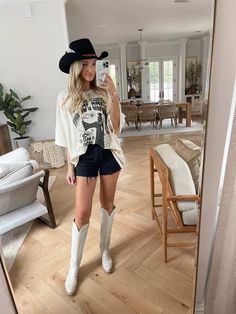 Country Music Festival Outfits, Concert Outfit Summer, Cowgirl Style Outfits, Look Festival, Fest Outfits, Nashville Style