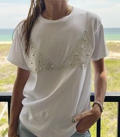 Beaded Tee Shirts, Beaded T Shirt, Modern Embroidery, New Hobbies, Diy Embroidery, Queen Bees, Creative Fashion, Beaded Embroidery, Style Me