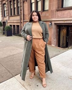 #plussizefashion #плюссайз Classic Style Outfits Plus Size, Plus Size Posh Outfits, Classic Outfits Plus Size, Plus Size 2023 Fashion, Plus Size Neutral Outfit, Classic Style Plus Size, Plus Size Parisian Style, Plus Size Classic Style