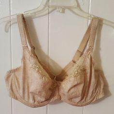 Elomi - Kim Underwire Plunge Stretch Lace Bra In Caramel, Size 38dd New Without Tags Pretty Stretch Lace And A Scalloped Neckline Top Elomi's Underwire Bra, Designed With A Low Center Gore For A Plunge Silhouette Without Added Push Up. U.K. Cup Sizing Support Level: Underwire Support; Provides Lift And Side Support Coverage: Full Coverage; Full Figure Fit Straps: Adjustable Straps; Bow Trim Cups: Unlined Three-Section Cups; Stretch Lace At Top Cup Special Features: Plunge Silhouette, Bow Trim At Beige Full Cup Bra Partially Lined, Beige Full Coverage Bra Partially Lined, Fitted Beige Nursing Bra, Beige Full Coverage Partially Lined Bra, Elegant Brown Underwire Bra, Beige Nursing Bra, Elomi Bras, Scalloped Neckline, Plus Size Sports Bras