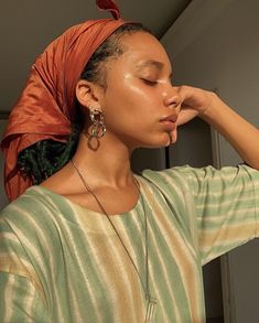 Earthy Style, Head Wrap Styles, Hair Scarf Styles, Mode Turban, Head Scarf Styles, Earthy Outfits, Black Femininity, Locs Hairstyles