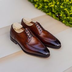 Luxury handcrafted leather shoes crafted with premium quality leather. All inner and outer parts including sole made of genuine leather. Every item we produce has a piece our love, our soul. To find out your exact US size, take a look at our size chart. We are offering free shipping World-wide to all our valued customers. Please note, We make - Made to Order handcrafted leather shoes and it will take 2 to 3 weeks to complete. We ship our products using FedEx / DHL Express and typically it takes Business Formal Shoes, Mens Brown Dress Shoes, Black Leather Cowboy Boots, Brown Derby, Shoes Business, Outfit 2023, Star Boots, Leather Formal Shoes, Brown Dress Shoes