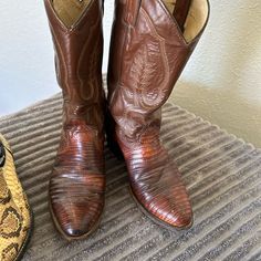 Brown Leather, Soft & Durable. Classic Boots For Winter And Western-themed Events, Classic Boots For Western-themed Winter Events, Classic Winter Boots For Western-themed Events, Fitted Vintage Boots For Business, Cowboy Western, Western Cowboy Boots, Western Boots, Cowboy Boots, Brown Leather