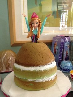 there is a cake that has been made to look like a doll sitting on top of it