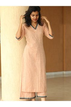 Khadi Kurta Palazzo Handloom Dress, Indian Clothes Women, Palazzo Kurta, Khadi Kurta, Floral Dresses With Sleeves, Simple Kurta Designs, Designer Kurti Patterns