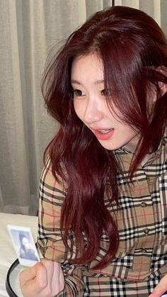 Red Hair Kpop, Aesthetic Hair Color, Asian Red Hair, Hair Color Cherry Coke, 2023 Photography, Cherry Hair Colors, Hair Color Asian, Korean Hair Color