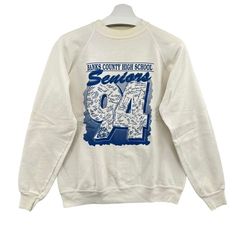 Senior Hoodies Design Ideas, School Tshirt Designs, Hoodies Design Ideas, School Hoodies, Senior Class Shirts, Senior Jackets, Vintage Shirt Design, School Shirt Designs