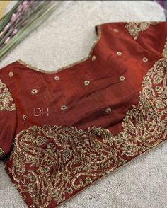 Fashionable Saree Blouse Designs, Blouse Design Images, Blouse Designs Indian, Simple Blouse Designs, Ladies Blouse Designs, Maggam Work Blouse Designs, Blouse Designs Silk, Elegant Blouse Designs, Unique Blouse Designs