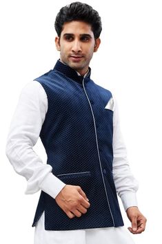 Vastramay brings to you this Stylish yet Comfortable Men Navy Blue Men Digital Print Velvet Modi Jacket. Adorn it for a perfect Classy and Trendy look. Pair it with a juti or a mojari for the Royal look. Product Features :  Top Color: Blue Top Fabric: Velvet Lining Material: Cotton Satin Product Type: Modi Nehru Jacket Hemline: Straight Fabric Purity: Pure Placket: Button Placket Collar: Mandarin Collar Sleeves: Sleeveless Nehru Jacket, Royal Look, Nehru Jackets, Blue Colour, Blue Top, Top Fabric, Jackets Online, Styles Fashion, Mandarin Collar