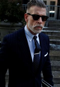 bluebroguesandrosetintedglasses: Mr. Nick Wooster Nick Wooster, Most Stylish Men, Grey Beards, Mens Fashion Edgy, Ray Ban Wayfarer, Wearing Sunglasses