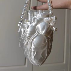 Scarie Movie, Heart Bag, Pretty Bags, Cute Bags, Accessories Jewelry, Fashion Bags, Jewelry Accessories, Fashion Accessories, Purse