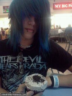 Blue Scene Hair, Emo Boy Outfits, Emo Emo, Emo Pictures, Scene Punk