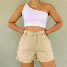 New Hot & The Gang Beige High Waisted Shorts Waist: 29” Front Rise: 12” Inseam: 4” Hips: 42” Thigh: 24” Brand New Quality, Never Worn, They Were Too Short On Me. :( Tan Shorts Outfit, Tan Shorts, Pacsun Shorts, Denim Patches, Short Waist, Mom Shorts, High Waisted Shorts Denim, Denim Shorts Women, Floral Print Shorts