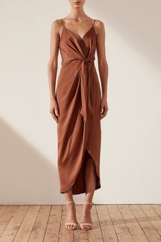 Mocha Dress, Draped Midi Dresses, Estilo Preppy, Different Dresses, Midi Cocktail Dress, Cocktail Party Dress, A Dress, Elegant Dresses, Mocha