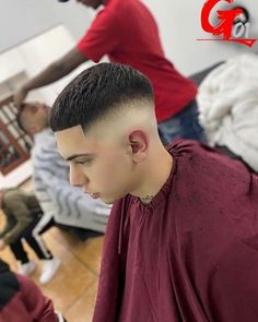 Haircut Men 2020, Short Hairstyles For Men Fade, Top Fade Haircut, Fashion For Men Over 40, Faded Haircut, Haircut Ideas Trendy, Best Short Haircuts For Men