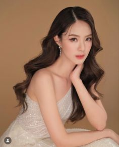 Korean Waves Hairstyle, Prewedding Hairdo, Big Wave Hairstyles, Korean Wave Hairstyle, Bridal Hairstyles Asian Hair, Wedding Hairstyles For Asian Hair, Bridal Hairstyles Down Waves, Asian Bridal Hair Half Up, Korean Hairdo