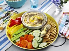 Greek Food Gyros, Miss Brown Recipes, Hummus Food, Delicious Miss Brown, Easy Party Snacks, Sandwiches Appetizers, Pinwheel Sandwiches, Recipes For Meal Prep, Bean Hummus