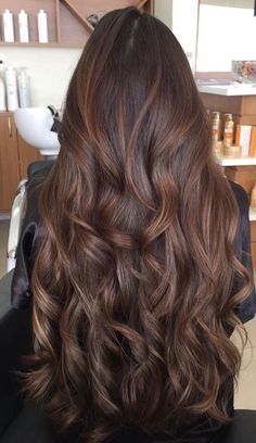 @willyspinheirohairdesign Sanggul Modern, Auburn Highlights, Brunette Balayage Hair, Pinterest Hair, Brown Blonde Hair, Ombre Hair Color, Long Wavy Hair