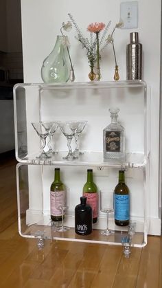 bar cart decor for college apartment College House, College Apartment Decor, Apartment Life, College Apartment, Dream Apartment, Apartment Inspiration, Dream House Decor, Apartment Living Room