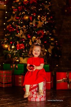 Family Christmas Pictures Outfits, Christmas Pictures Outfits, Family Photos With Baby, Christmas Card Pictures, Family Christmas Pictures, Christmas Portraits