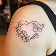 Mom Heart Tattoo Tattoo Master Kit Tattoos For Back Of Shoulder, Mother Love Tattoo, Heart Shaped Tattoos, Cute Mom And Daughter Tattoos, Mothers Tattoo, Tattoos For Women Cat, Romantic Tattoos, Mum And Daughter Tattoo, Mom Heart Tattoo