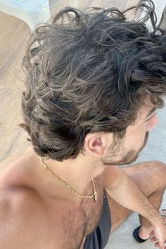 Miles Nowak and Daphne Vincent | daphnemiles | milesdaphne | funny story by Emily henry aesthetic Emily Henry Aesthetic, Henry Aesthetic, Classic Mens Haircut, Men Haircut Curly Hair, Emily Henry, Wavy Hair Men, Funny Story, Mens Haircuts Fade, Corte De Cabelo Masculino