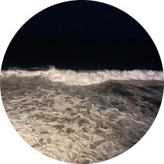 an image of waves in the ocean at night