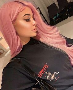 Kylie With Pink Hair, White Pink Hair, Brown And Pink Hair, Jenner Hair, Looks Kylie Jenner, Scene Girl, Pastel Pink Hair, Lilac Hair