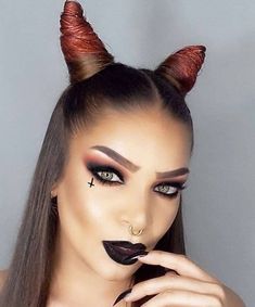 😈 Maquillaje Diablesa - Maquillajes de mujer diablo colorado Strega Halloween, Halloween Makeup Witch, Makeup Clown, Halloweenský Makeup, Holloween Makeup, Cute Halloween Makeup