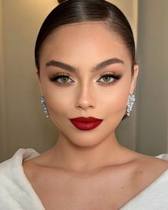 #makeuplover #beautyobsessed #makeuptips #glamgoals #makeupaddict #beautycommunity #makeupinspo #makeupjunkie #makeuplooks #makeupartist Wedding Makeup Looks For Bride Red Lips, Simple Makeup With Red Lips, Bride Red Lipstick Bridal Makeup, Makeup Looks To Wear With Red Dress, Makeup Looks For Black Dress Red Lips, Parisian Make Up Look, Simple Makeup Red Lips