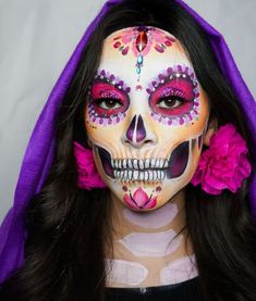 Skeleton Makeup Looks, 2022 Halloween Makeup, Halloween Makeup Ideas Creative, Makeup Looks 2022, Cool Skeleton Makeup, Halloween Makeup Simple, Skeleton Makeup Ideas, Sugar Skull Halloween Costume