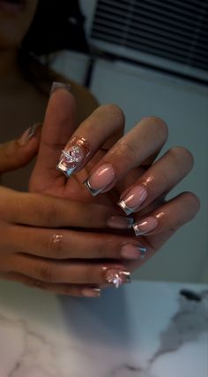 Médium Nails, Cute Shirt Nail Ideas, Instagram Threads, Sliver Nails Ideas, Glow Nails, Drip Nails