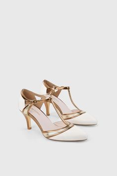 Shop 1920s Shoes - Closed Toe T-Strap Two Tone Pumps | BABEYOND 1920s Shoes, Mary Jane Shoe, Vintage Style Shoes, Dresses 1950s, Mary Jane Shoes, T Strap, Shoe Style, Gatsby