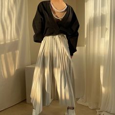 Very Beautiful Very Stylish Very Versatile Causal Looking High Quality Black Pleated Top For Fall, Casual Pleated Tops For Day Out, Casual Pleated Tops For Fall, Black Pleated Tops For Spring, Spring Black Pleated Tops, Casual Pleated V-neck Tops, Clothing Korean, Sweatshirt Women, Pearl Chain