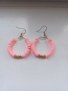 Pink clay bead hoop earrings with gold beads. Pink Earrings Diy, Cute Clay Bead Earring Ideas, Clay Beads Earring Ideas, How To Make Clay Bead Earrings, Clay Bead Earing Ideas, Clay Bead Earrings Ideas, Clay Earrings Ideas, Handmade Jewelry Diy Bracelets, Clay Bead Earrings