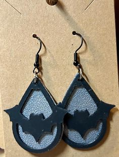 Show your Halloween spirit with these teardrop shaped bat silloutte earrings. 3D printed and hand made.  Please message me with customer color requests.  Approx. 2.5" long, 1" wide Bat Earrings, Halloween Bat, Halloween Spirit, Halloween Bats, Spirit Halloween, 3d Printed, Jewelry Earrings Dangle, Etsy Earrings, Bat