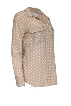 Playful polka dots add a touch of vintage charm to this classic button-up from Equipment. With polished details like chest pockets, a spread collar, and a stylish back yoke, this blouse is a sophisticated addition to any wardrobe. Style with jeans and cream mules for a timeless and chic ensemble. Size S 100% Silk Front button closure Double chest pockets Spread collar Long sleeves w/ button cuffs Back yoke w/ box pleat Shirttail hem Bust 39" Waist 37" Shoulder to hem 28" Sleeve length 23.5" Polka Dot Blouse With Button Closure For Workwear, Classic Fitted Blouse With Pockets, Polka Dot Button-up Blouse For Work, Classic Fitted Polka Dot Blouse, Fitted Blouse With Pockets And Spread Collar, Polka Dot Collared Blouse For Work, Fitted Polka Dot Blouse With Button Closure, Polka Dot Collared Blouse With Button Closure, Polka Dot Collared Blouse With Buttons