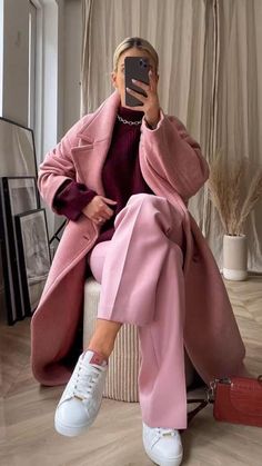 Mode Purple, Look Adidas, Skandinavian Fashion, Mode Inspo, Sporty Chic, Pink Outfits, Pink Outfit, Colourful Outfits, Looks Style