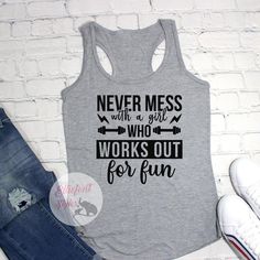 workout clothes Gym Sayings, Workout Tank Tops Funny, Funny Workout Tanks, Funny Gym Shirts, Funny Workout, Funny Gym, Spin Class, Lifting Weights, Strong Girls