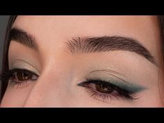 Emerald Green Eyeshadow Simple, Green Dress Makeup Hooded Eyes, Green Eye Makeup Easy, Emerald Green Eye Makeup Hooded Eyes, Green Color Eye Makeup, Emerald Green Simple Makeup, Emerald Green Makeup Looks Simple, Simple Green Eyeshadow, Green Eye Shadow Makeup