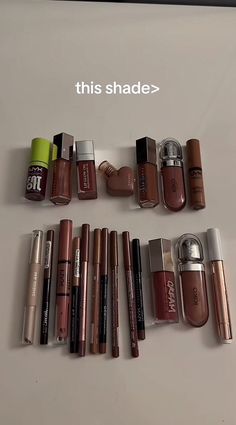 Alat Makeup, Lipstick Kit, Makeup Needs