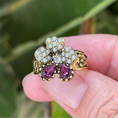 This Is An Absolutely Beautiful Faux Seed Pearl Amethyst Diamant / Glass Gold Tone Expandable Floral Ring. It Looks Gorgeous On The Finger. I Have Two Of These Beauties. Kept Them As Size 6.0 But They Can Expand Up To Size 7.0. In Unused Vintage Condition. Purple Jeweled Jewelry For Anniversary, Pearl Amethyst, Floral Ring, Vintage Purple, Seed Pearl, Amethyst Crystal, Purple Gold, Womens Jewelry Rings, Crystal Glass