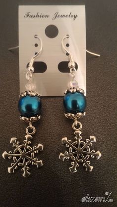 Turquoise earrings with snowflake pendant,Gift for Her,handmade. Beaded Christmas Earrings, Xmas Beads, Winter Earrings, Bijoux Fil Aluminium, Beaded Earrings Tutorials, Snowflake Pendant, Snowflake Earrings, Jewelry Techniques, Craft Night