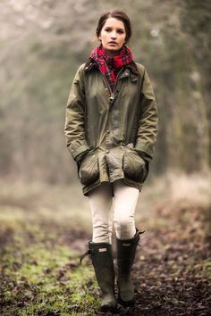 Timberland Fashion, Boots Steampunk, English Country Fashion, Mode Country, Countryside Fashion, British Country Style, Barbour Style, Boots Timberland